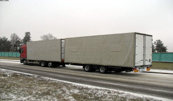Transportul mărfii: Semiremorcă cu prelată, capacitatea 90 m